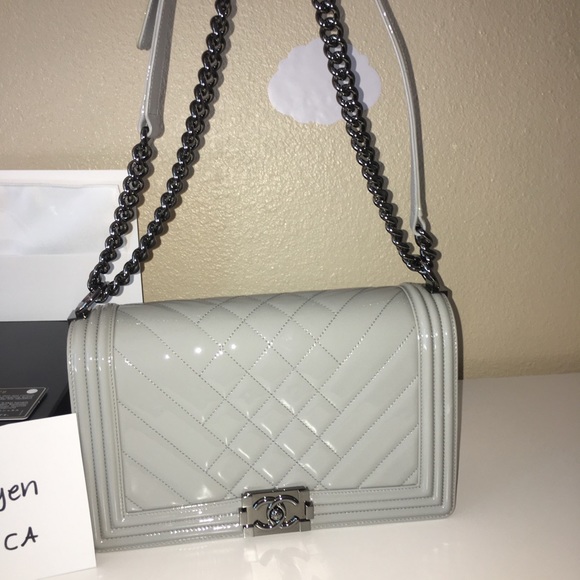 100% authentic!! Chanel chevron grey patent - Picture 3 of 10